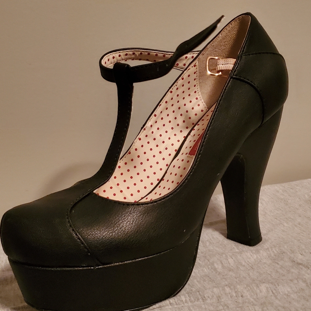 Bait footwear Mary Jane's 7.5 US